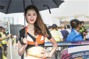 夜色中感受传统与现代的碰撞 夜色中感受传统与现代的碰撞